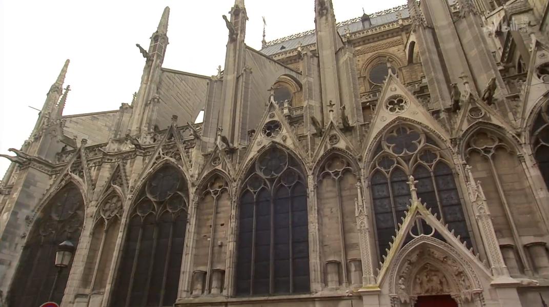 被大火烧毁的法国建筑,法国地标建筑着火