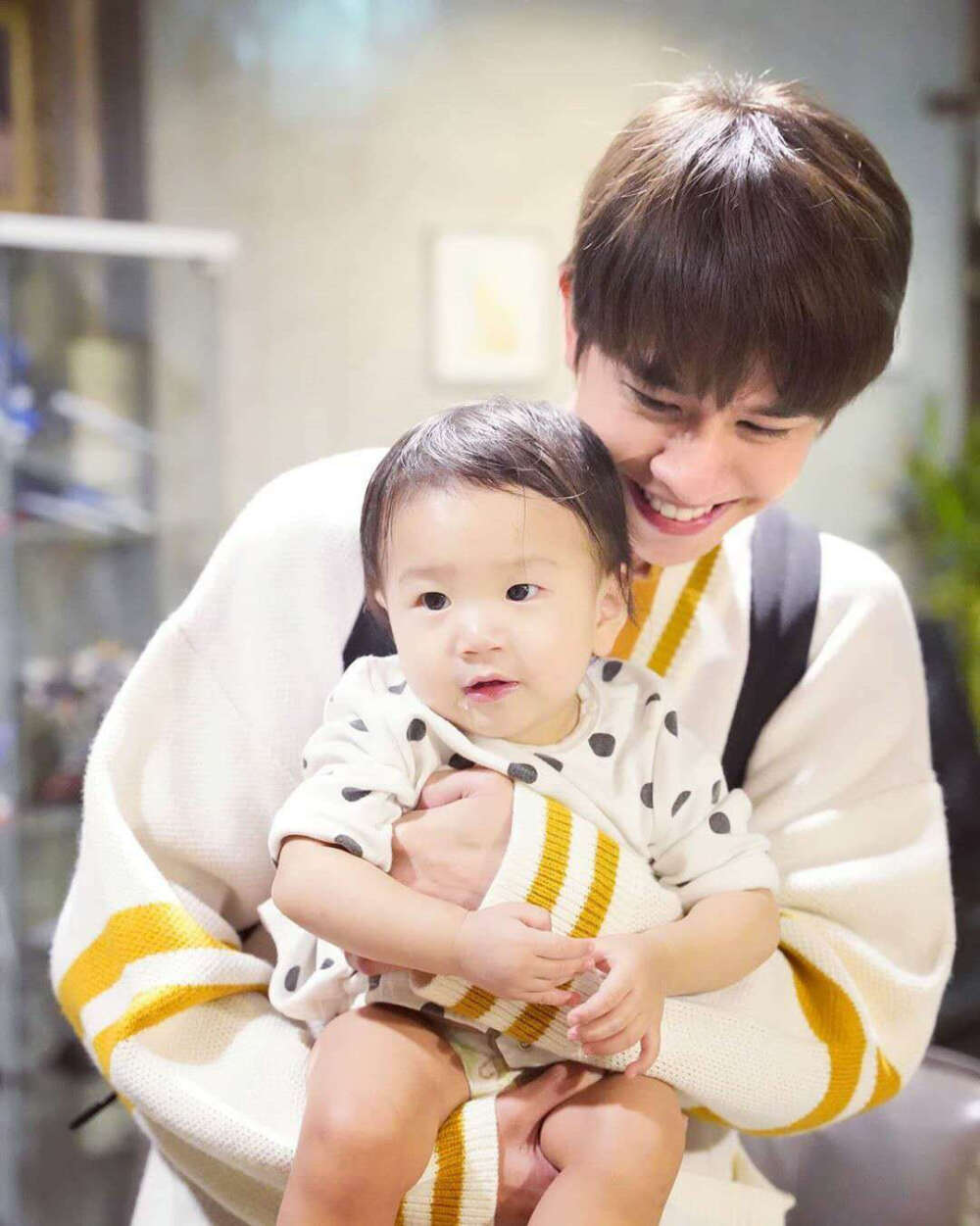 他泰男星和小朋友的治愈同框：BP一家三口关大爷画风不对