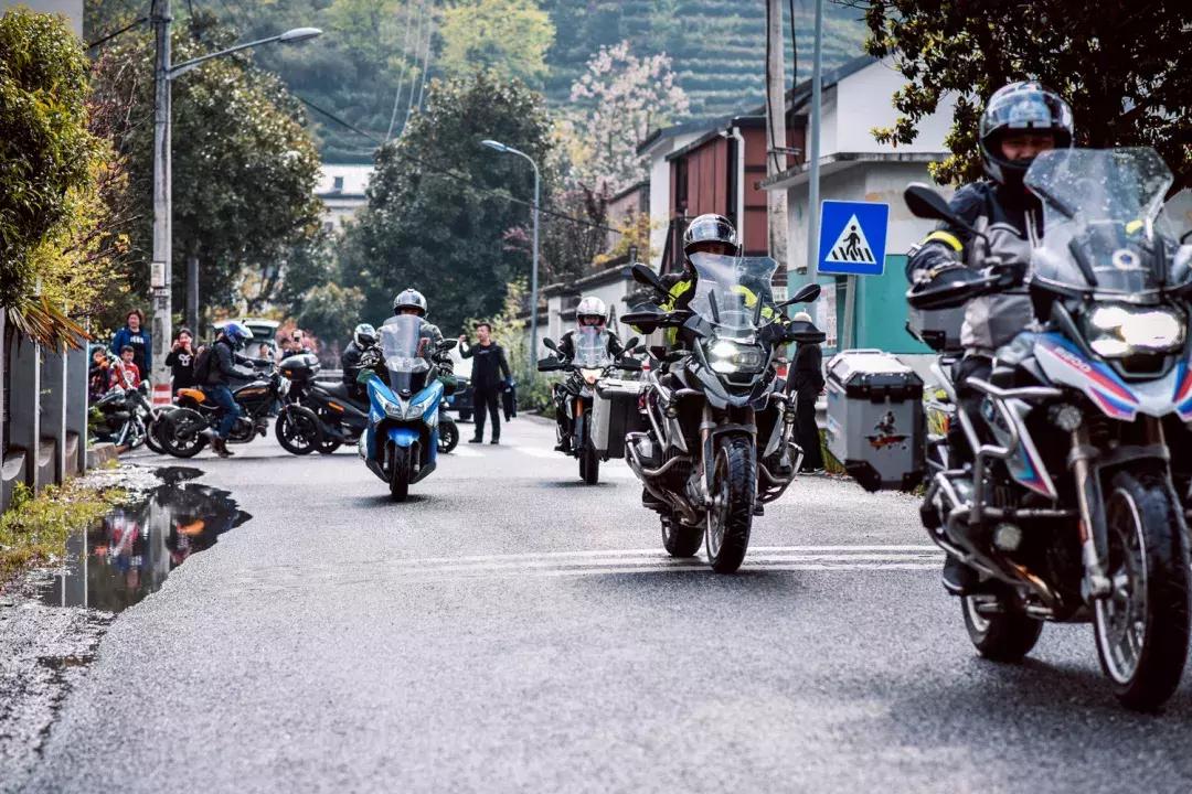 C位出道的千岛湖绝版亲水民宿！要把千岛湖最美的景装进房间……