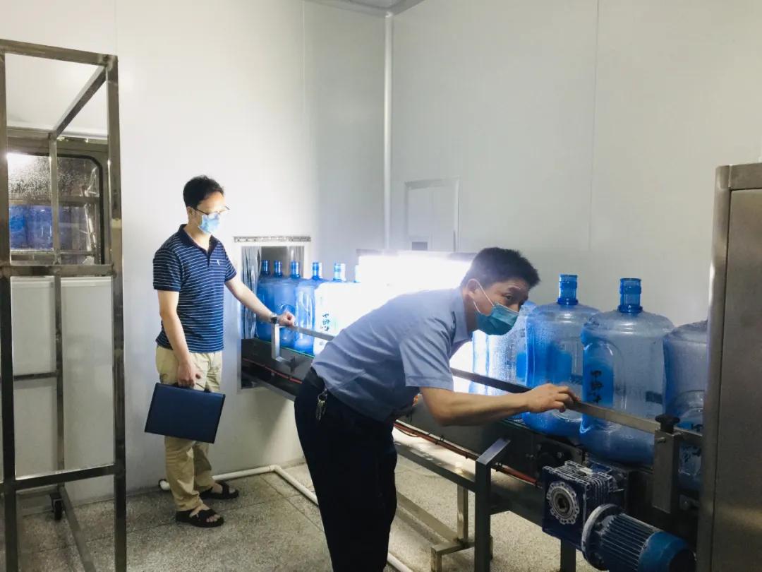 桶装水是真的在源头生产的吗,桶装水靠谱么