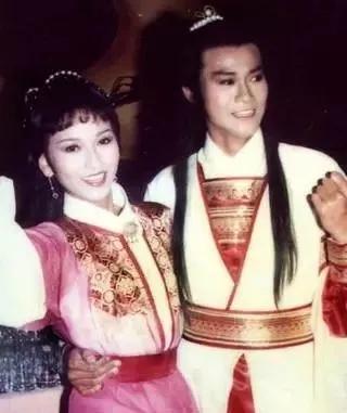 谢贤沈殿霞邓光荣结拜照片,邓光荣沈殿霞谢贤结拜霸气出场