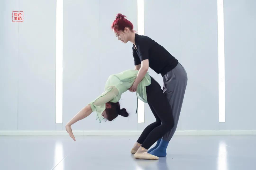 中国舞儿童基本功腰部练习顺序,舞蹈腰部基本功训练的作用