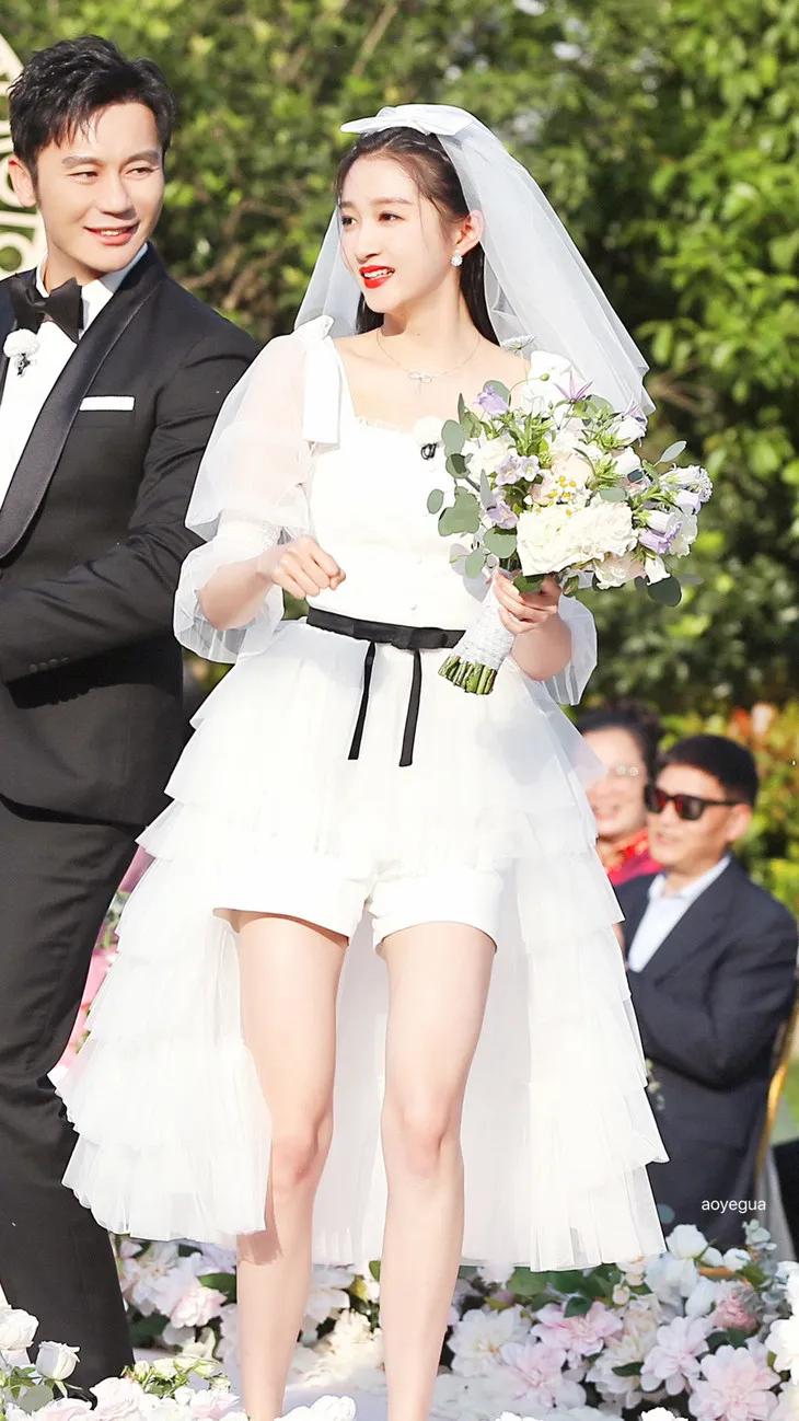 关晓彤同款only紫色小熊羽绒服,only关晓彤同款针织连衣裙