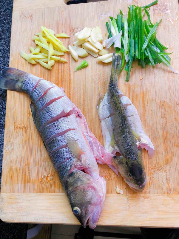 蒸鱼豉油蒸鲈鱼的做法,豉汁蒸鲈鱼的正确做法