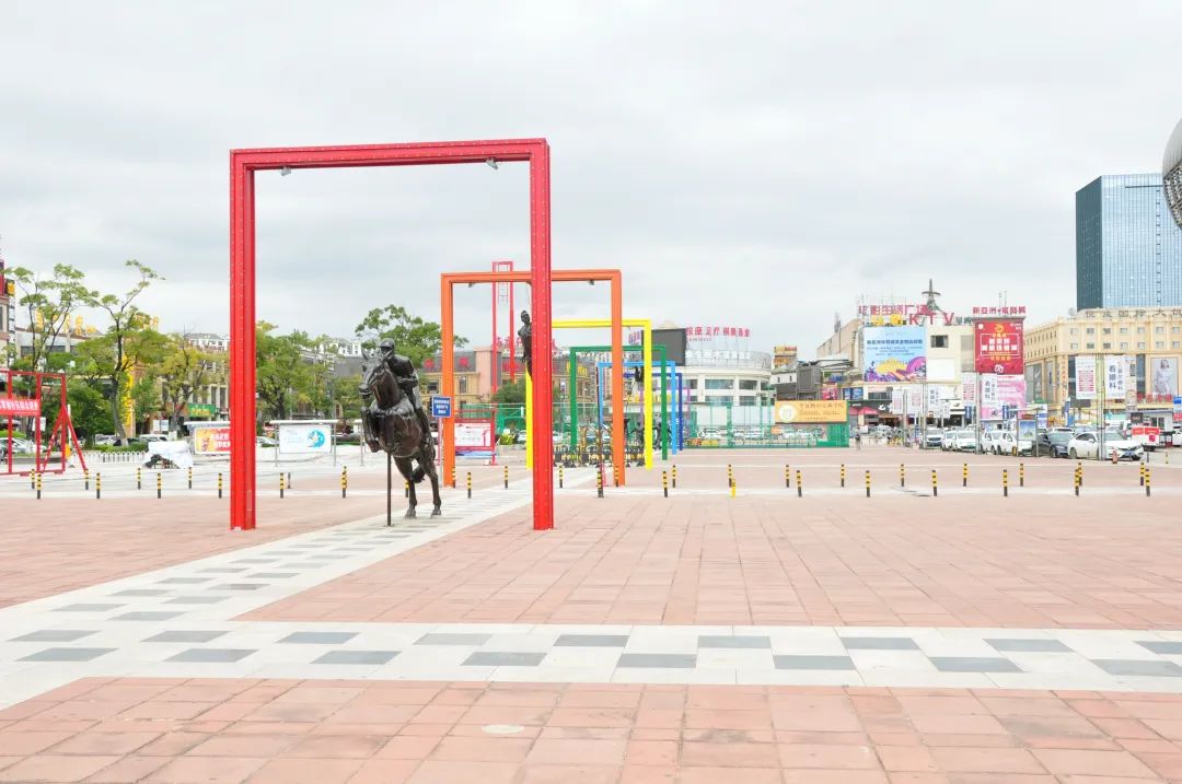 生命运动的颂歌──新亚洲体育城体育艺术广场系列雕像欣赏