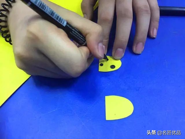 用黏土做简单又可爱的小狮子,小狮子粘土手工制作教程