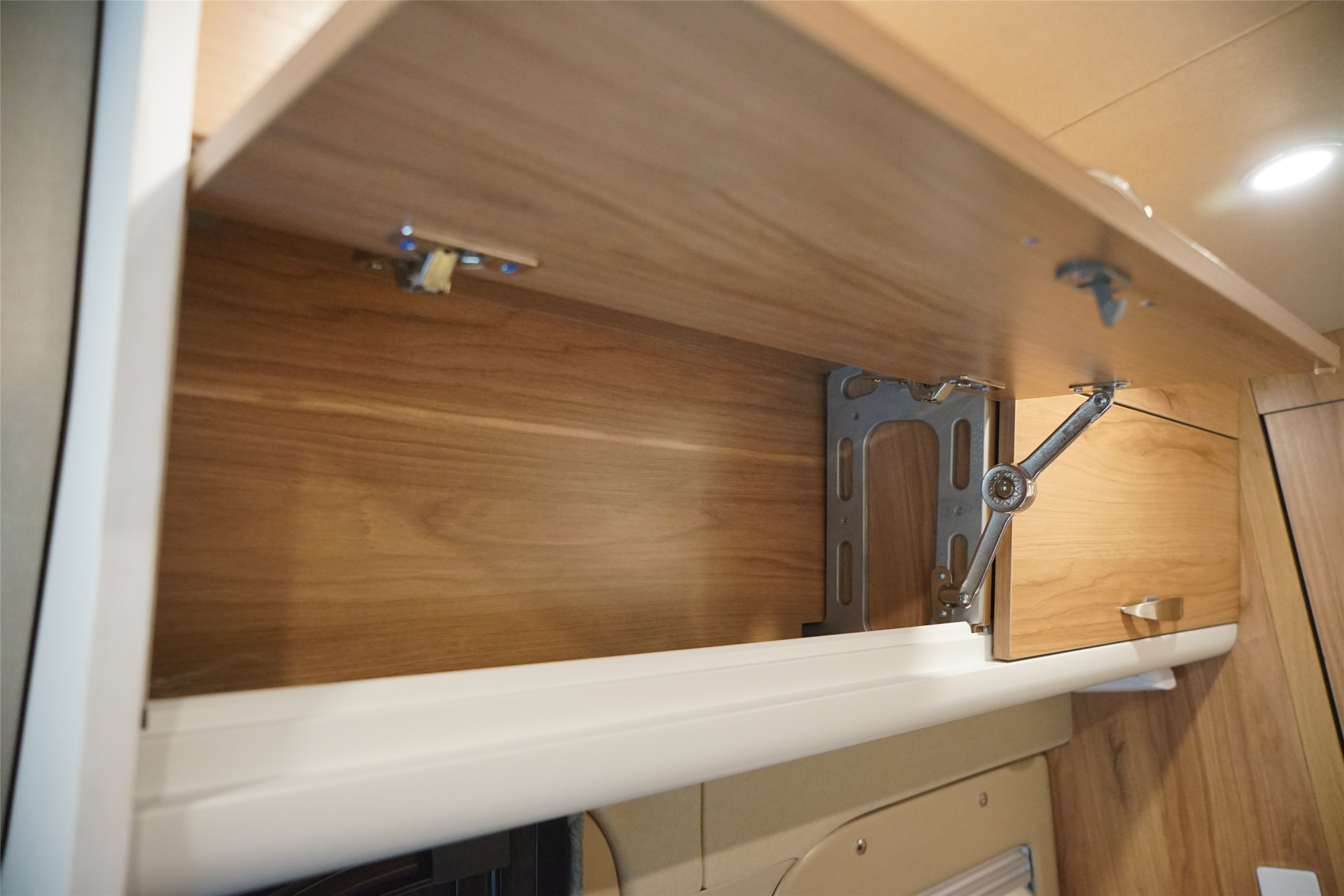 上汽大通maxus旅行家v90房车,房车大全大通v90