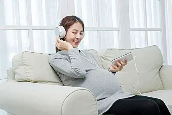 整个孕期胎儿不爱动是不是不健康,孕期胎儿感觉不动了要怎么办