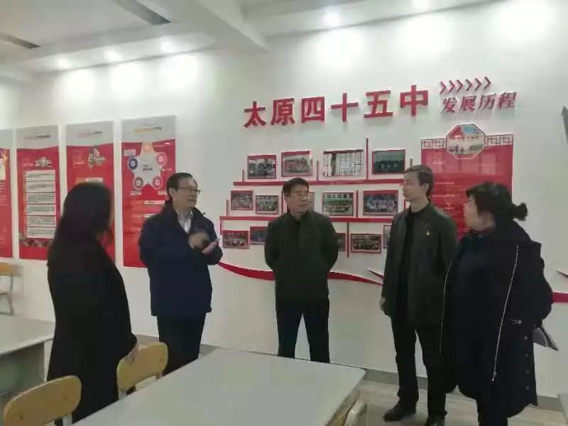 友谊桥梁连接天山汾水，红旗校园喜迎*疆新**宾客——太原四十五中