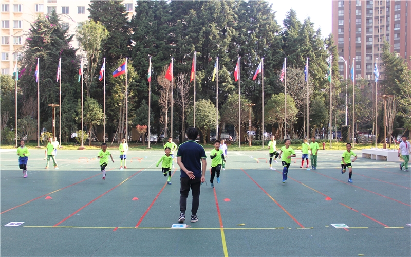 芳草地国际学校昆明西山区,昆明芳草地足球学校