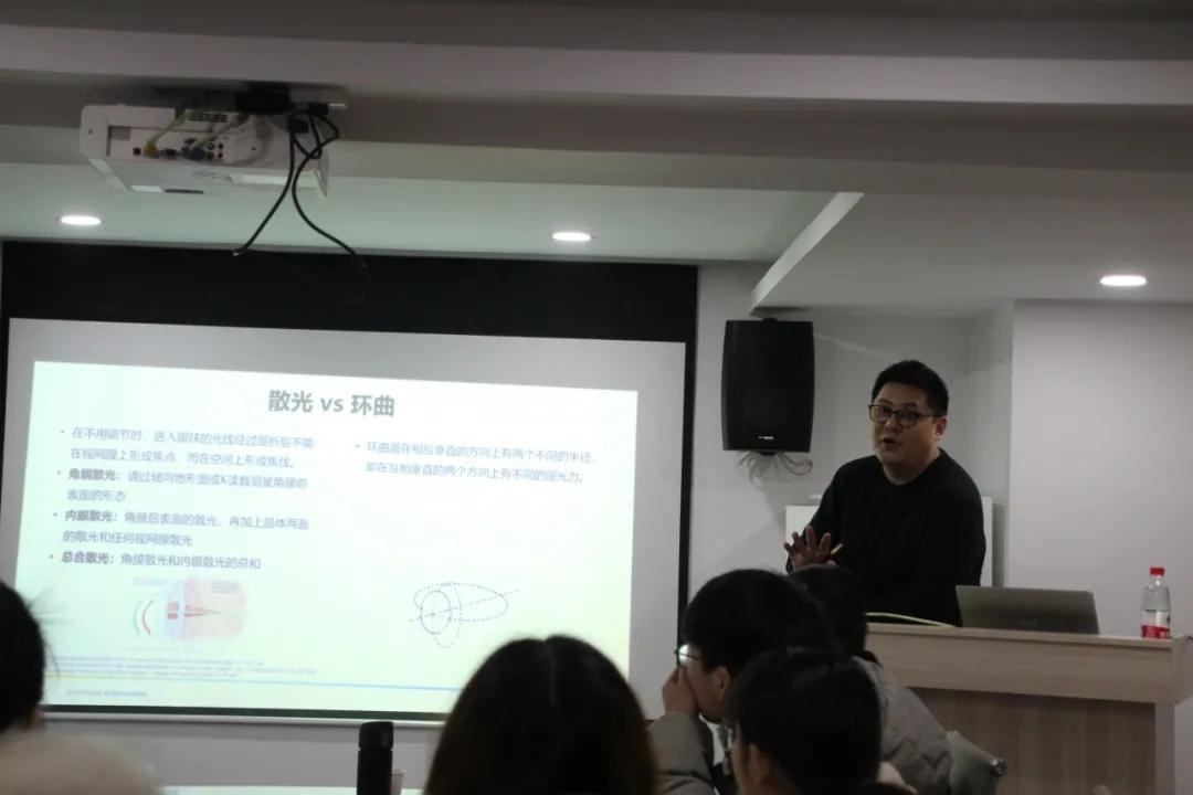课堂教学+实训验配;欧几里德角膜塑形镜研修初级班顺利结业