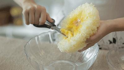 鲜银耳发霉仍在出售，欧尚超市：霉菌部分挖掉不影响食用，蔬菜没有保质期！