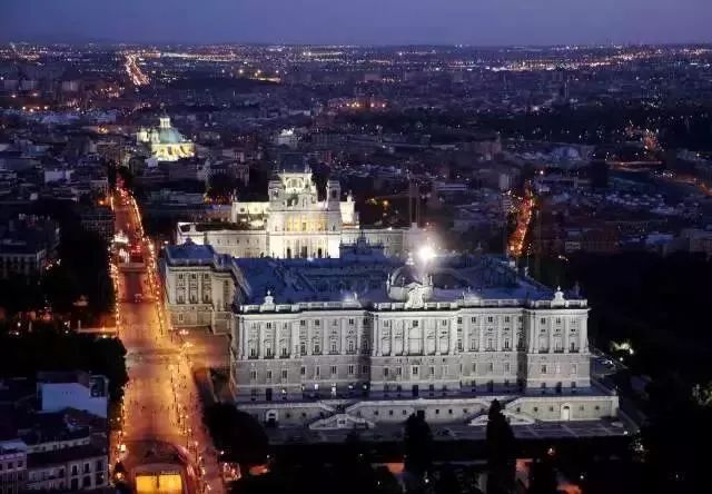 行走的老钱：私奔去浪漫的“两牙”