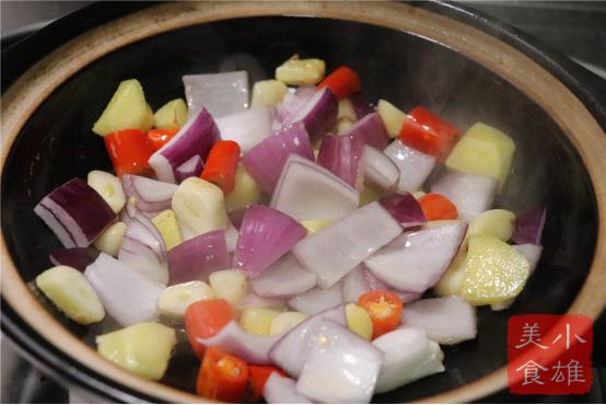 砂锅清汤煮草鱼,草鱼一锅炖