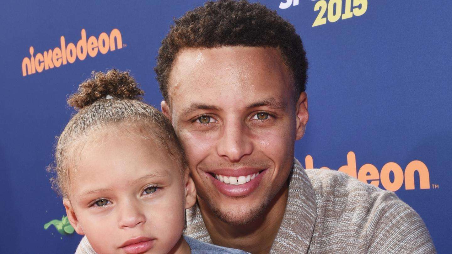 库里为小女孩推出女款签名鞋回信太暖心他真的是优质偶像