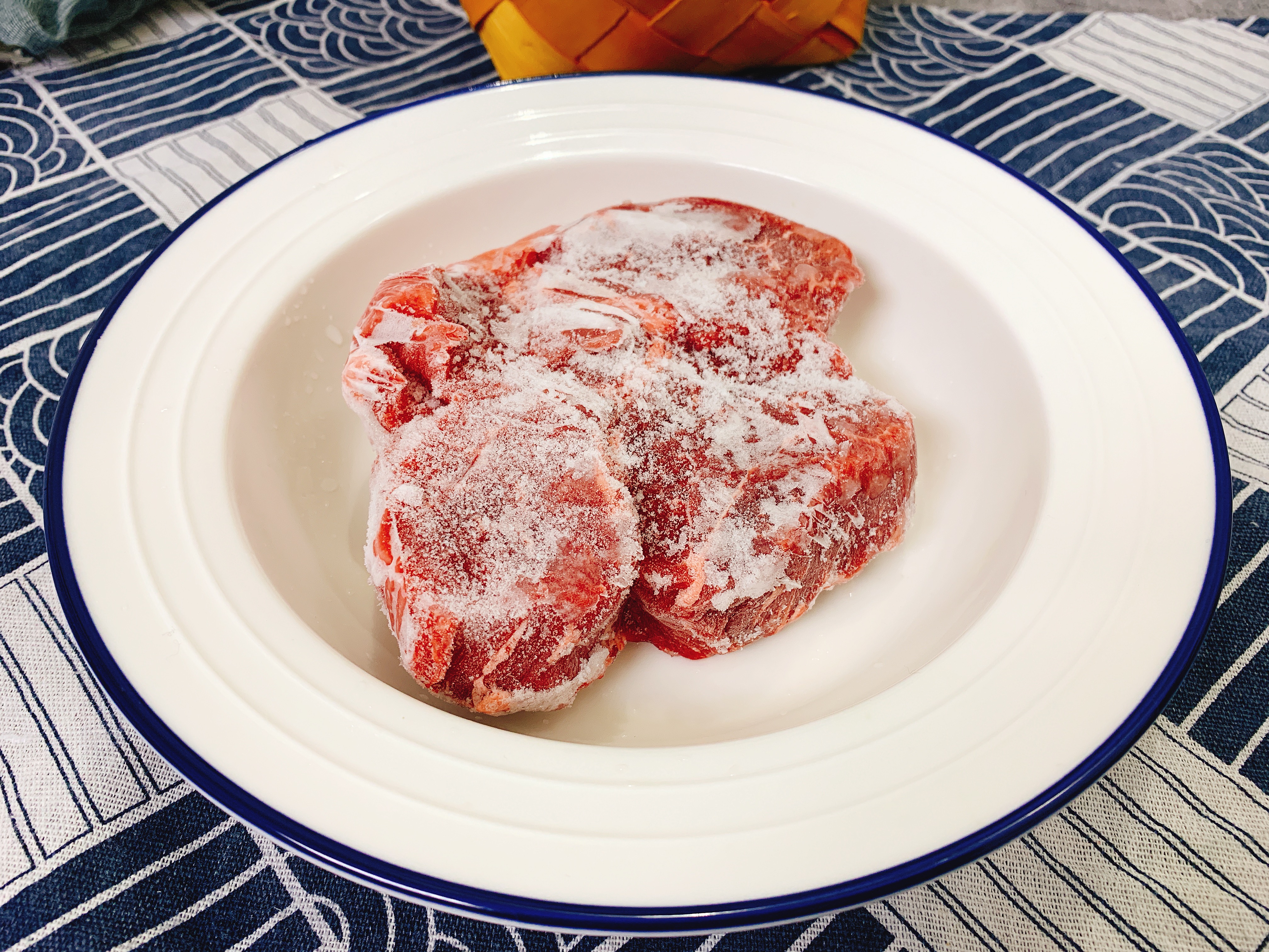 5分钟教你怎么解冻肉,老屠夫杀猪手法娴熟