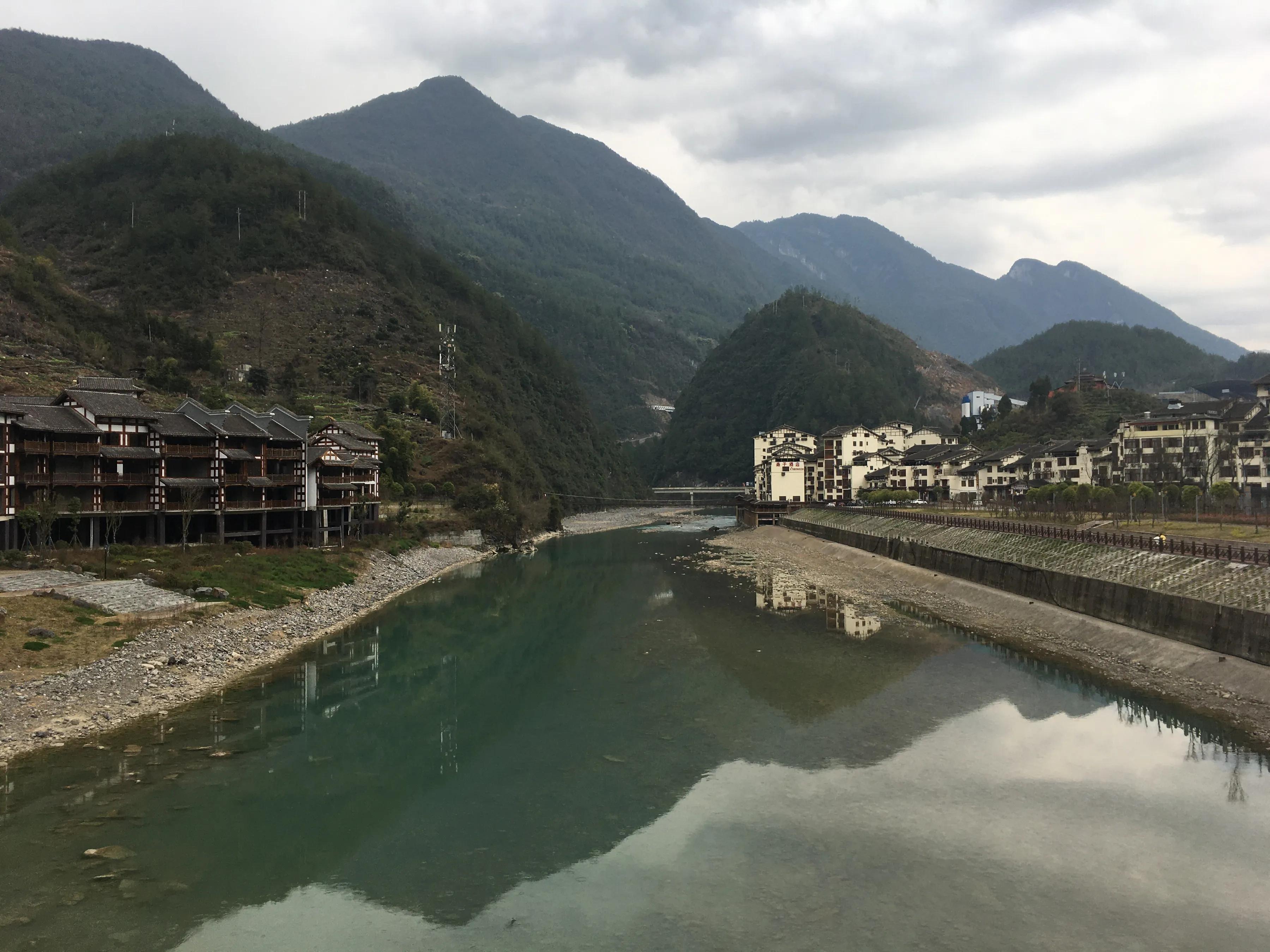 四川鸡鸣三省大峡谷,巴山峡谷荡秋千视频