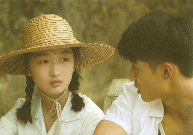 周冬雨出道后一共拿过几个奖,周冬雨28岁就拿了两个影后