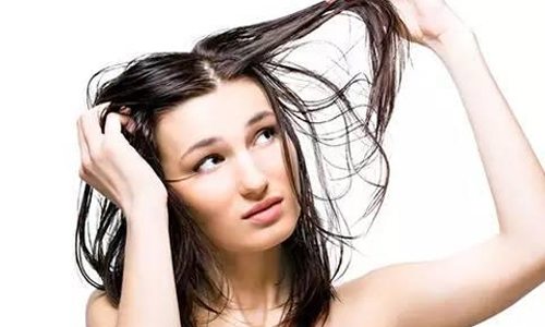 头出油脱发是什么原因,出油脱发怎么办