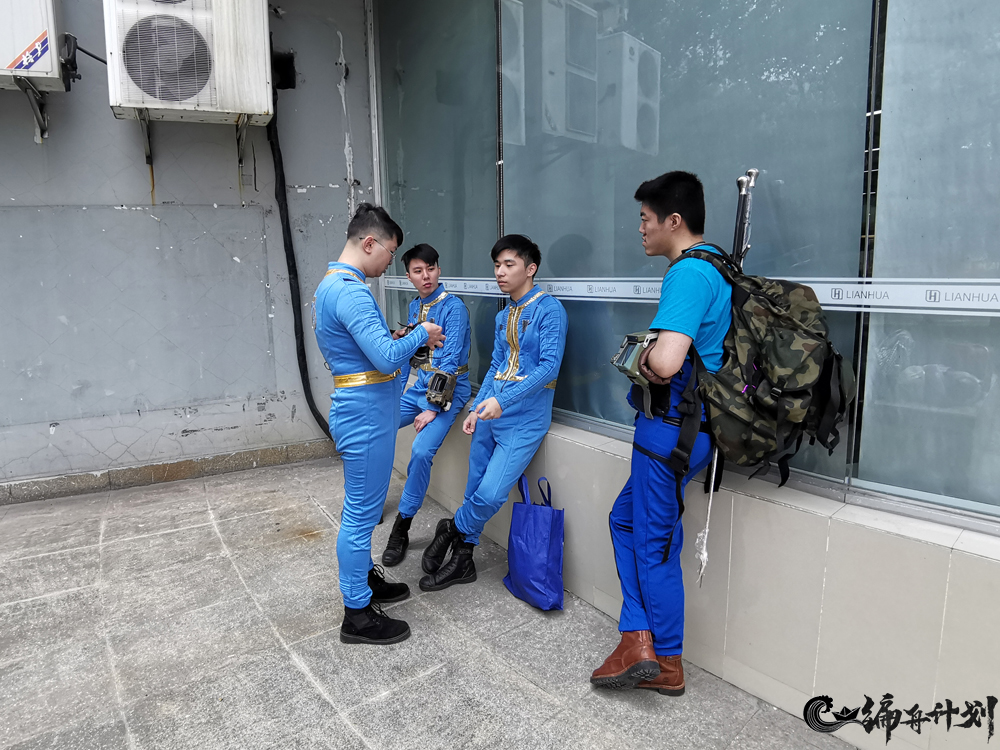 从激光枪到核子可乐，这群玩家在现实中还原了游戏大作《辐射》