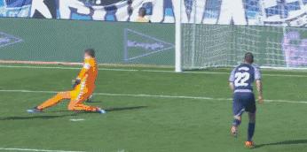 董路评价武磊巴萨进球,董路解说武磊进球