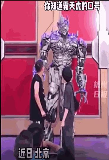 威震天得知自己被举报,威震天被举报外国人评论