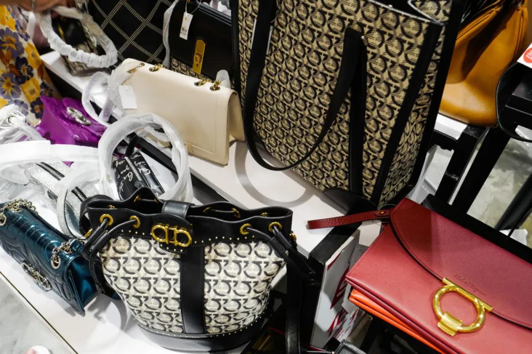 澳门去哪里购物好,澳门值得去购物吗