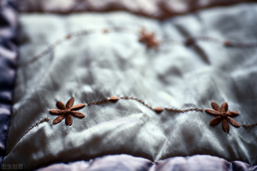 故事:为了一张天鹅绒毛毯,气得妈妈口吐芬芳