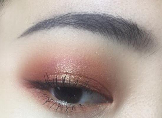 眼影教程新手画法,教画眼影适合什么眼影盘