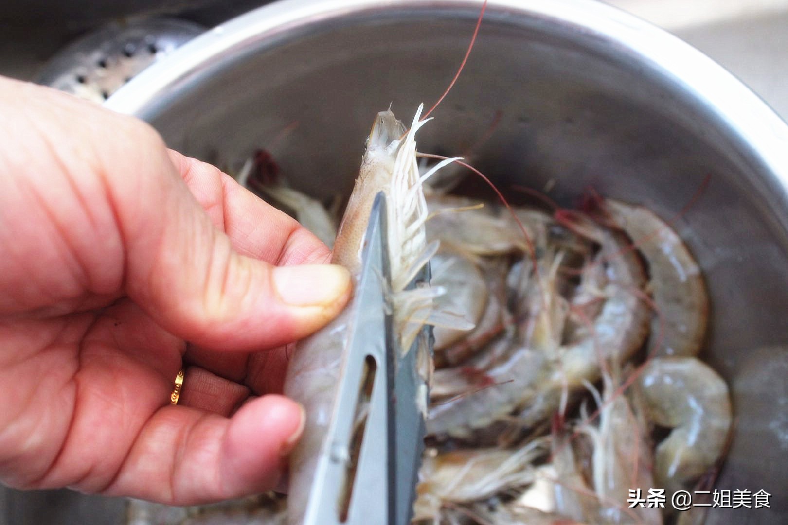 大虾处理干净最快最简单方法,大虾怎么处理又干净又快