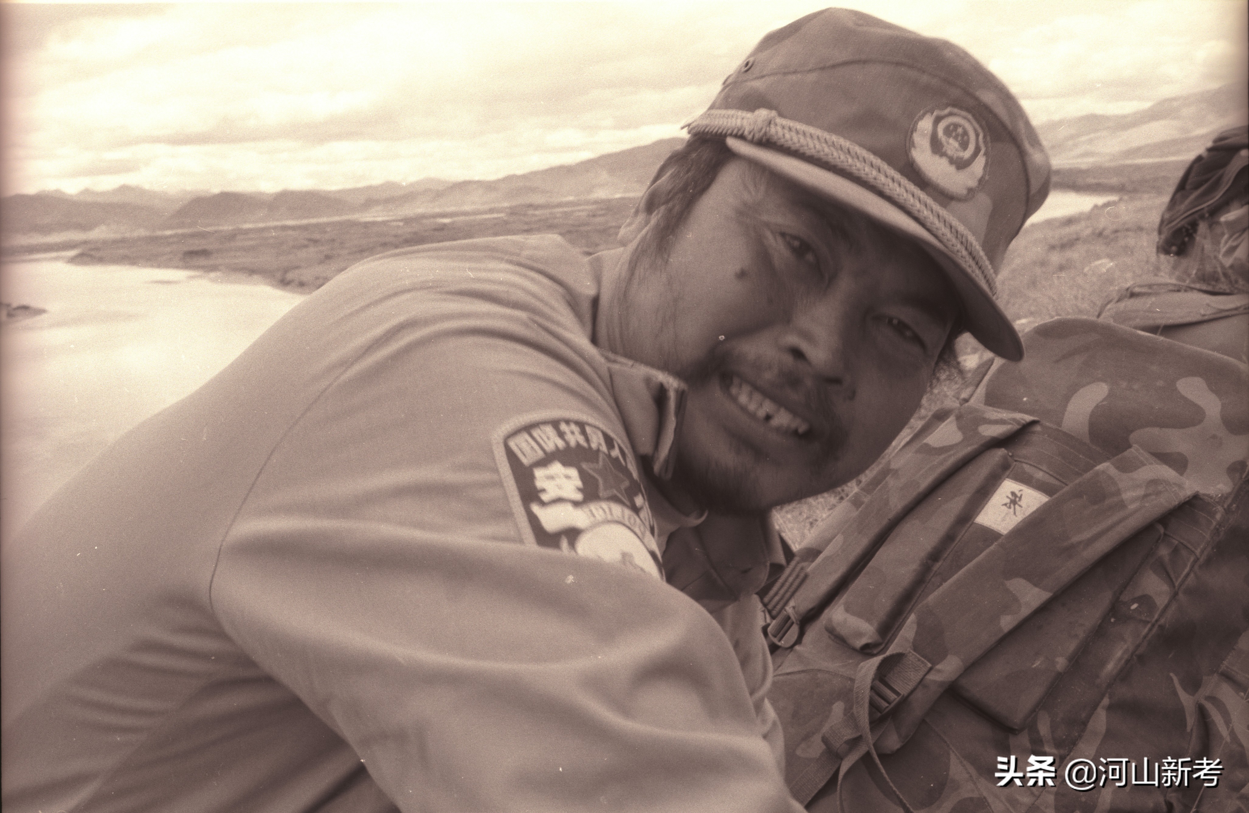 二十个男人和一条江（附：每个队员大头照）