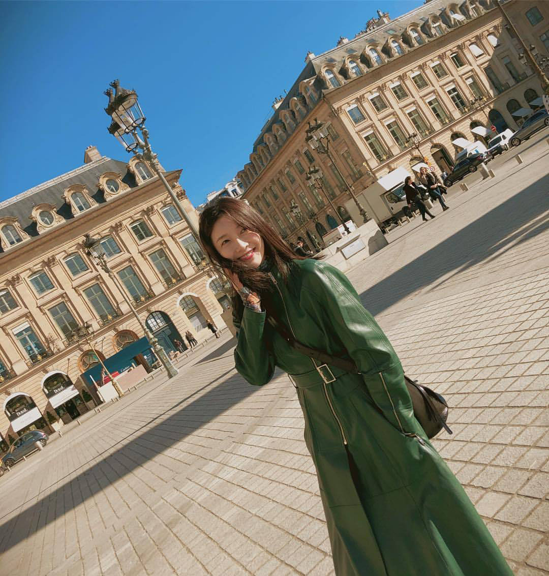 黄黑皮的尽量避免什么颜色的衣服,黑黄皮适合什么颜色的风衣