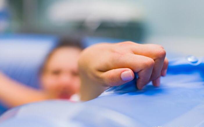 水中分娩和自然分娩的区别,水中分娩对宝妈有什么好处