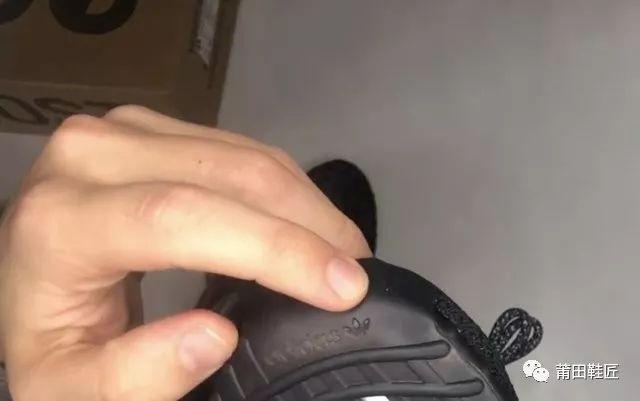 yeezy350黑满天星真假对比,yeezy350黑满天星和黑玛瑙的区别