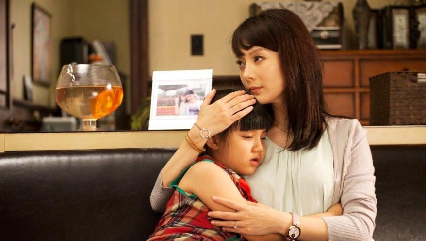 “妈妈,同桌总摸我”,妈妈的机智做法,挽救了女儿的后半生