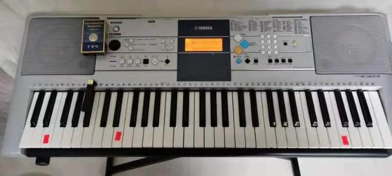 一位乡村教师决定去闲鱼采购电子琴