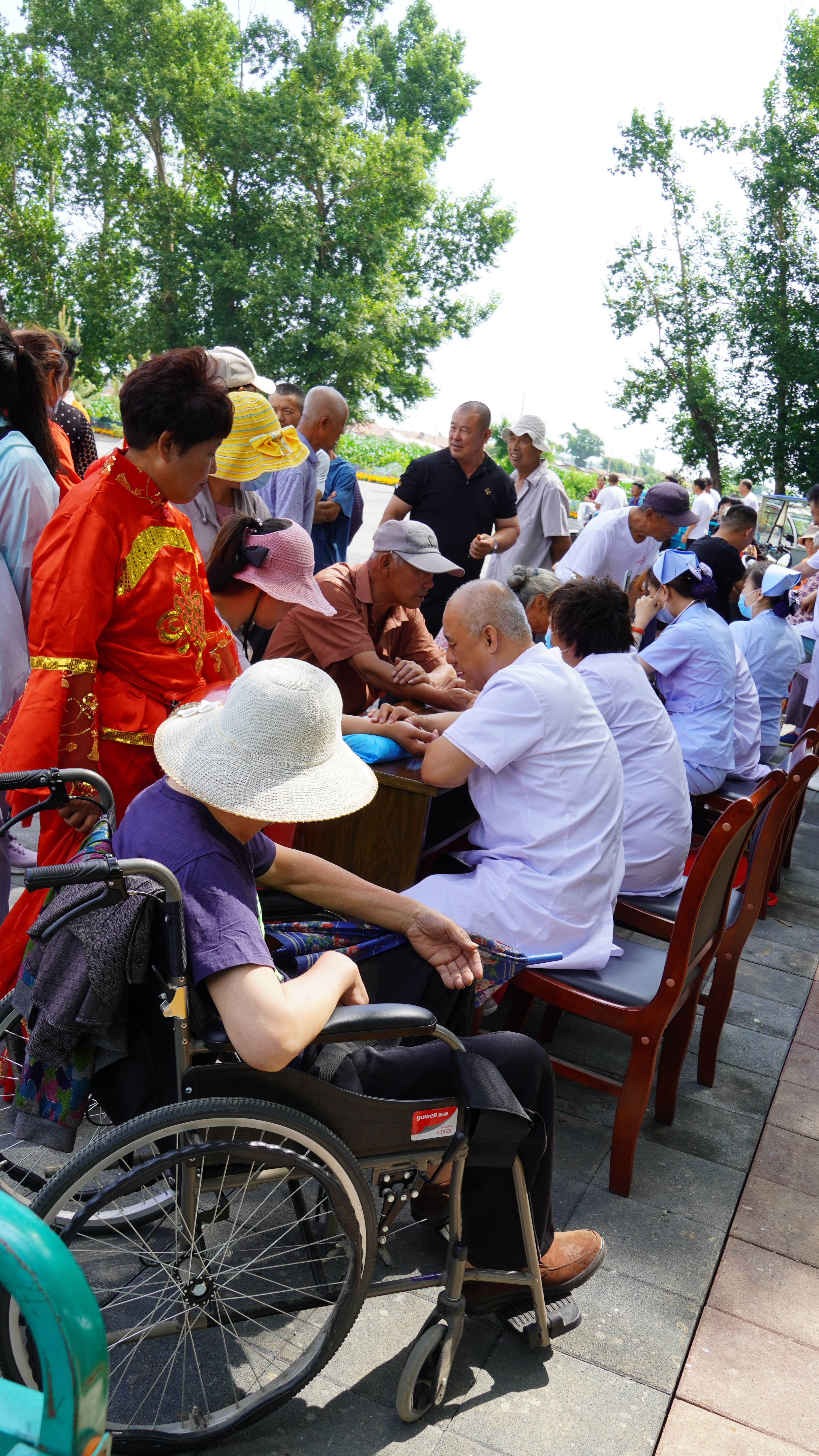 四平一正中医院、医疗进村送健康