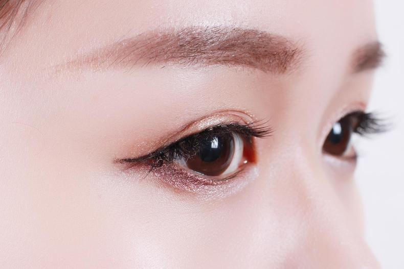 冬季卡粉浮粉起皮怎么办,底妆总是斑驳卡粉怎么护肤