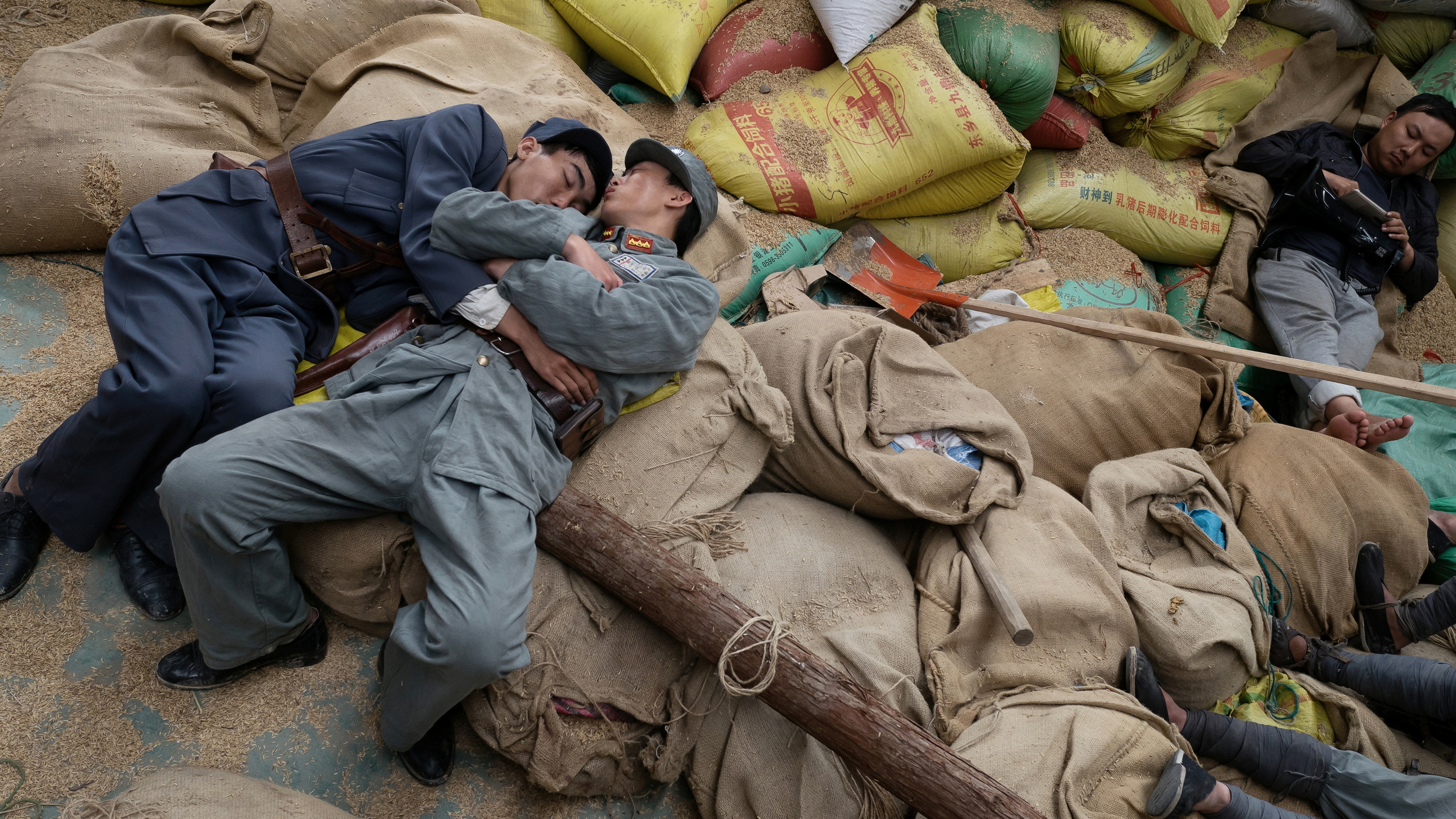 我拍了数千名路人甲,“成年人不要给自己编织梦想”|图集