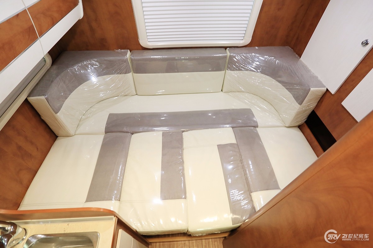 同级别车型谁敢跟它比轻量化！双会客区，实拍亚特plasy631房车