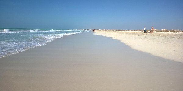 阿布扎比海边度假,海滩和沙漠