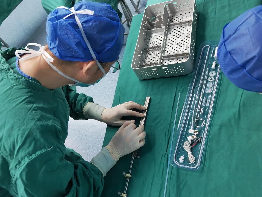 脑深部电刺激技术,中国首例脑深部电刺激手术