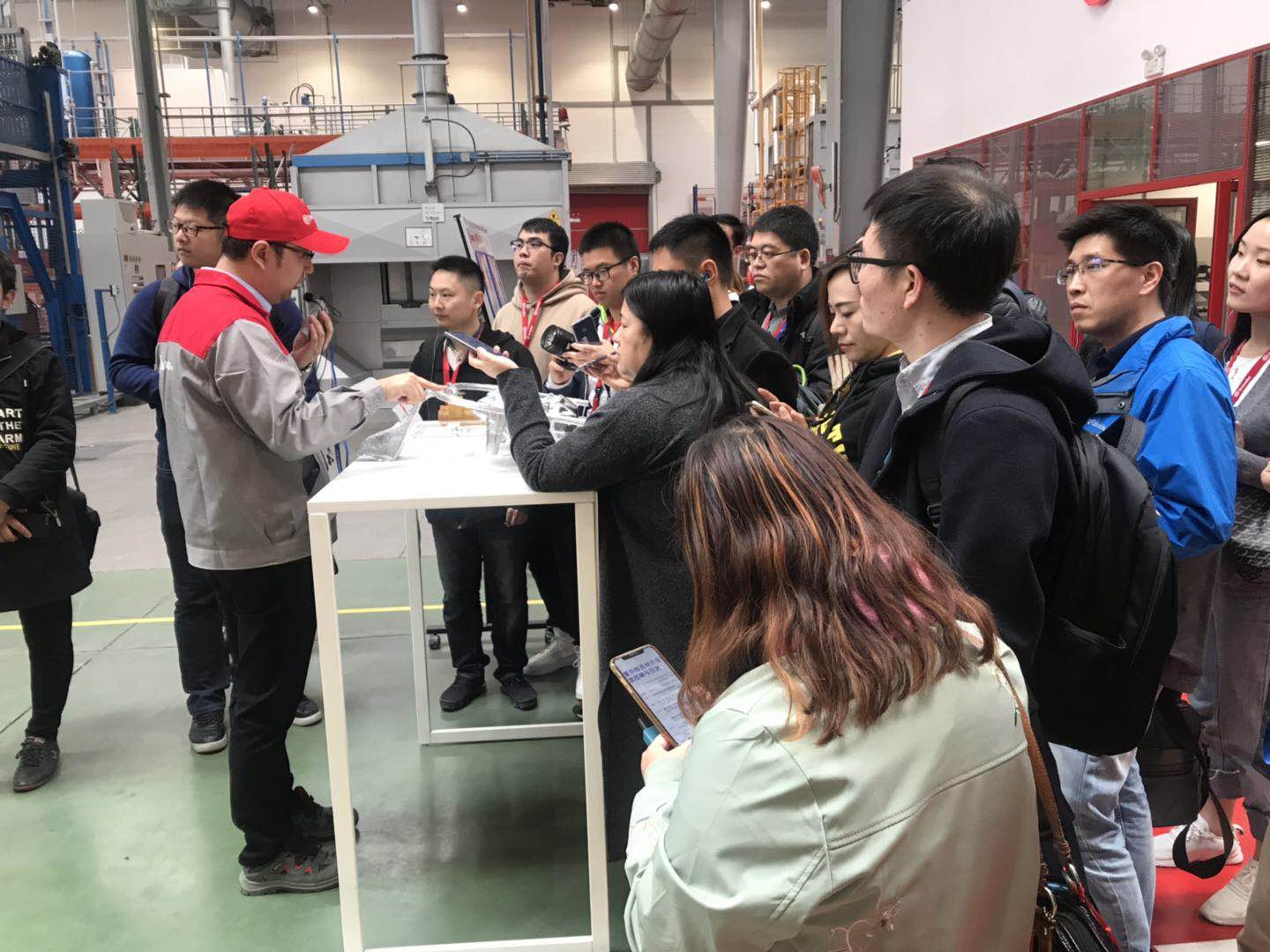 f1赛车和布加迪专业赛车,f1刹车布雷博