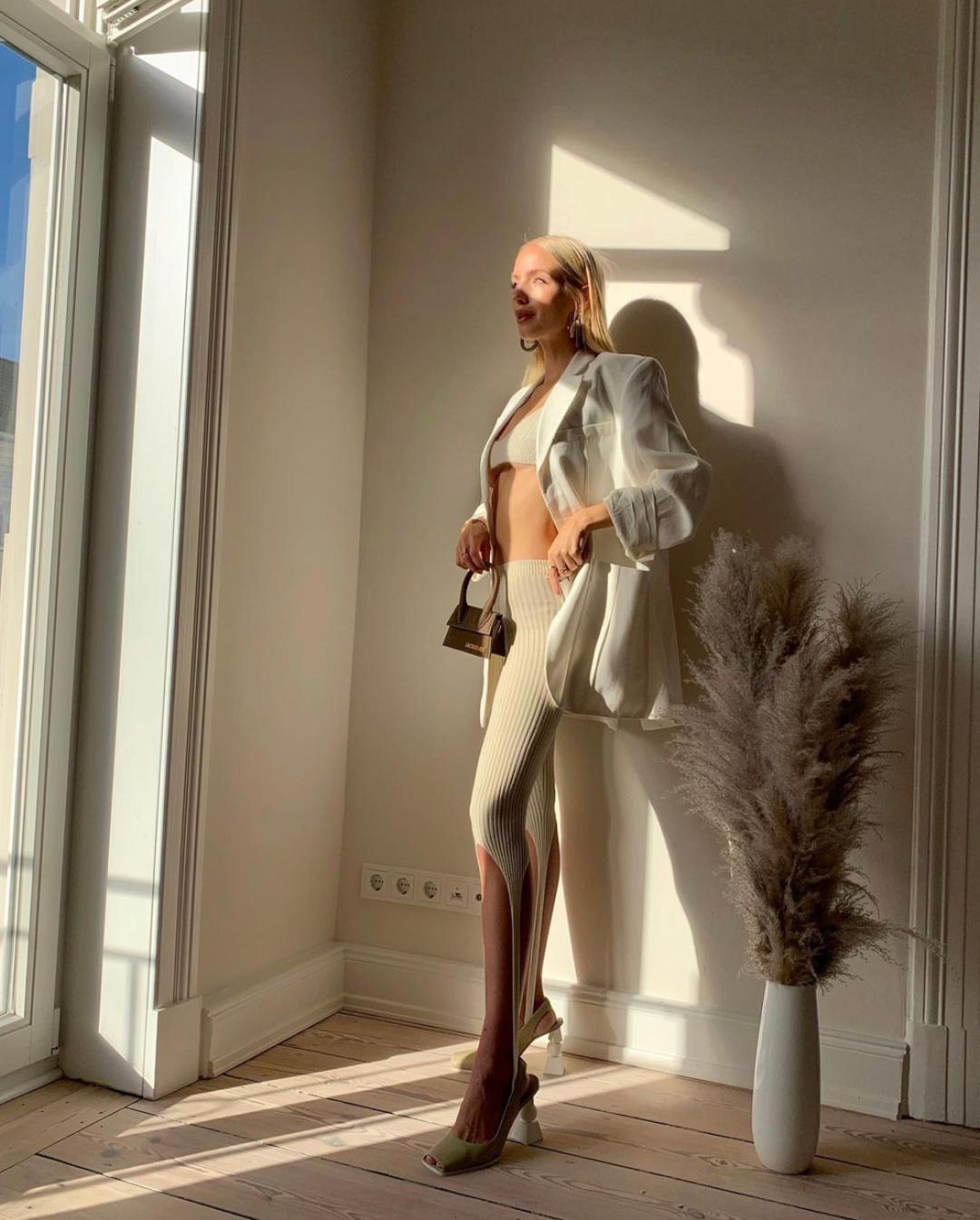 被嫌弃的踩脚裤翻身了！今年正当红