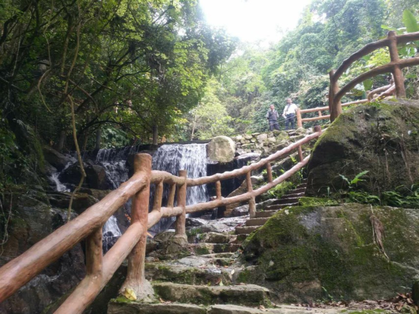 九重瀑布飞山外一座豪宅耀眼前――一次春游的美好记忆