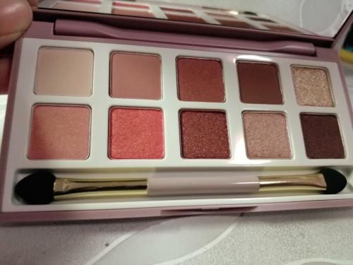 你觉得好用惊艳到自己的护肤品和化妆品是什么?学生*党**也能买得起