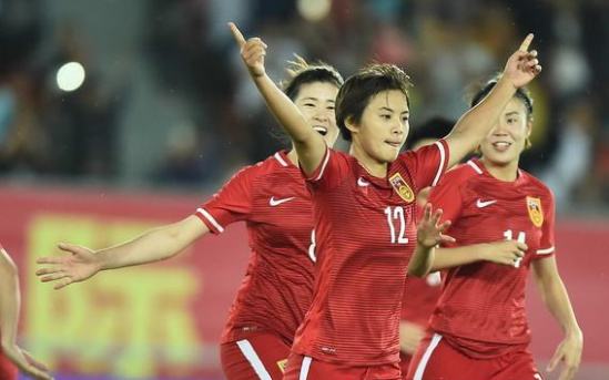 中国女足3-2逆转韩国球迷欢呼,中国女足2:8负荷兰夺亚洲杯冠军