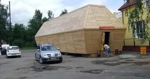 套套餐具、半裸服务……餐厅的“软色情”你能接受吗？