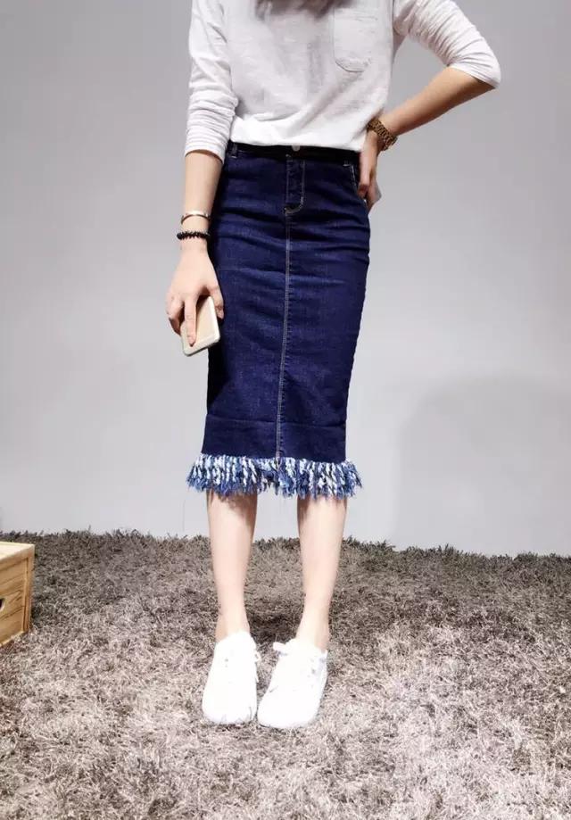 牛仔裤怎么改造成破洞流苏,旧牛仔裤腿简单变裙子