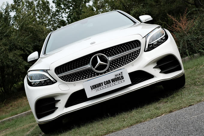 奔驰c级180落地多少钱,豪华奔驰180